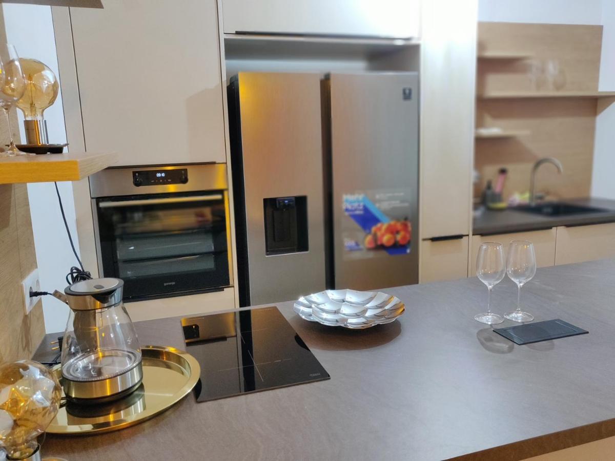 With Parking, Great Surroundings Appartement